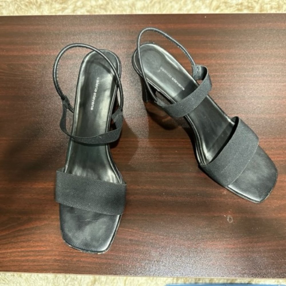 10M Valerie Stevens Black Leather / Elastic Strap Sandals